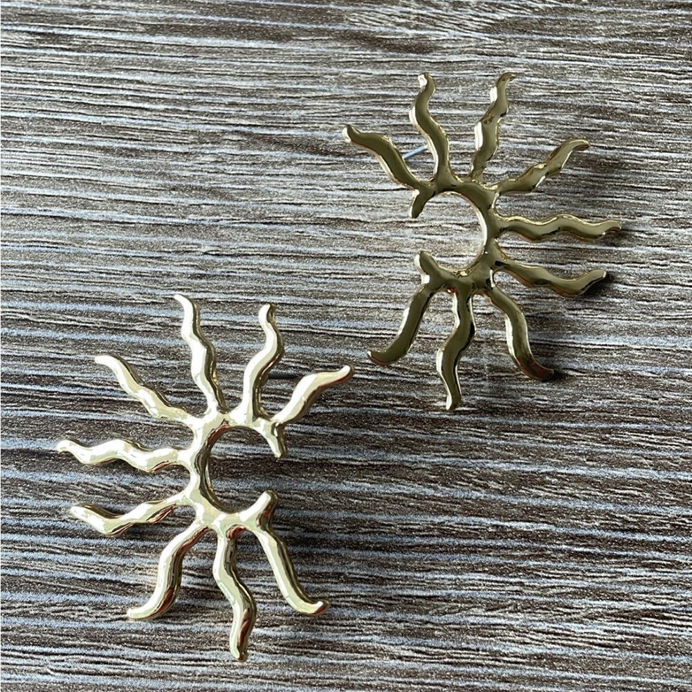 Sun statement earrings A70 - Picture 4 of 5